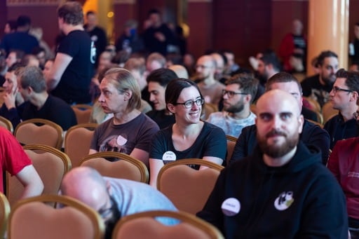 A photo of the crowd in the congress hall