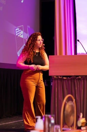 Yarden Laifenfeld presenting her talk